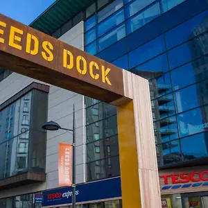 https://apt-modern-leeds-dock-apt-free-secure-parking.yorkshirehotels.net