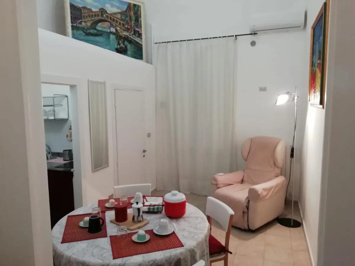 Rosso Quintino Apartment Bari