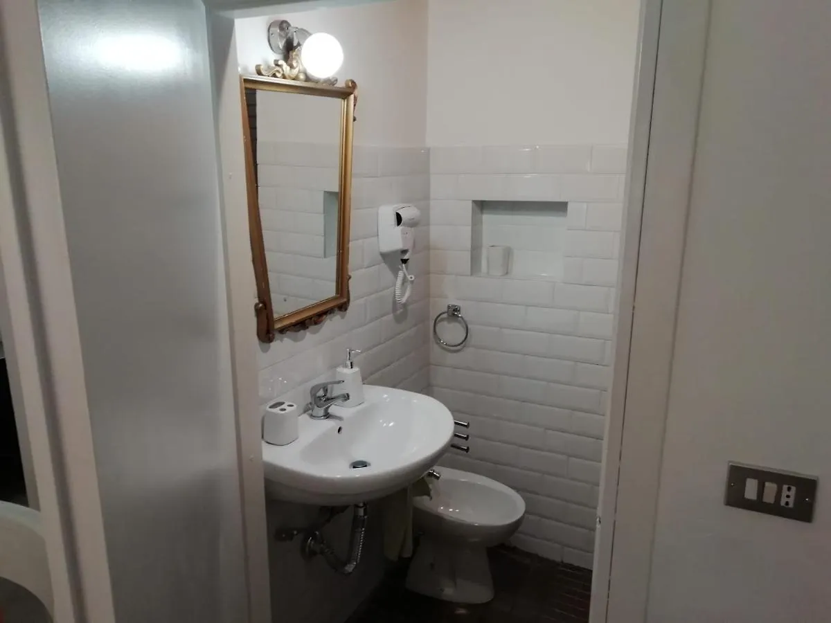 Rosso Quintino Apartment Bari