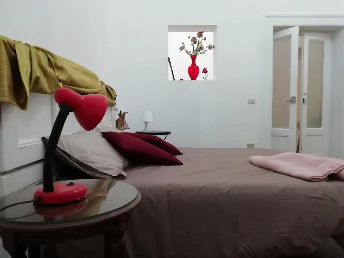 Rosso Quintino Apartment Bari 0*,  Italy